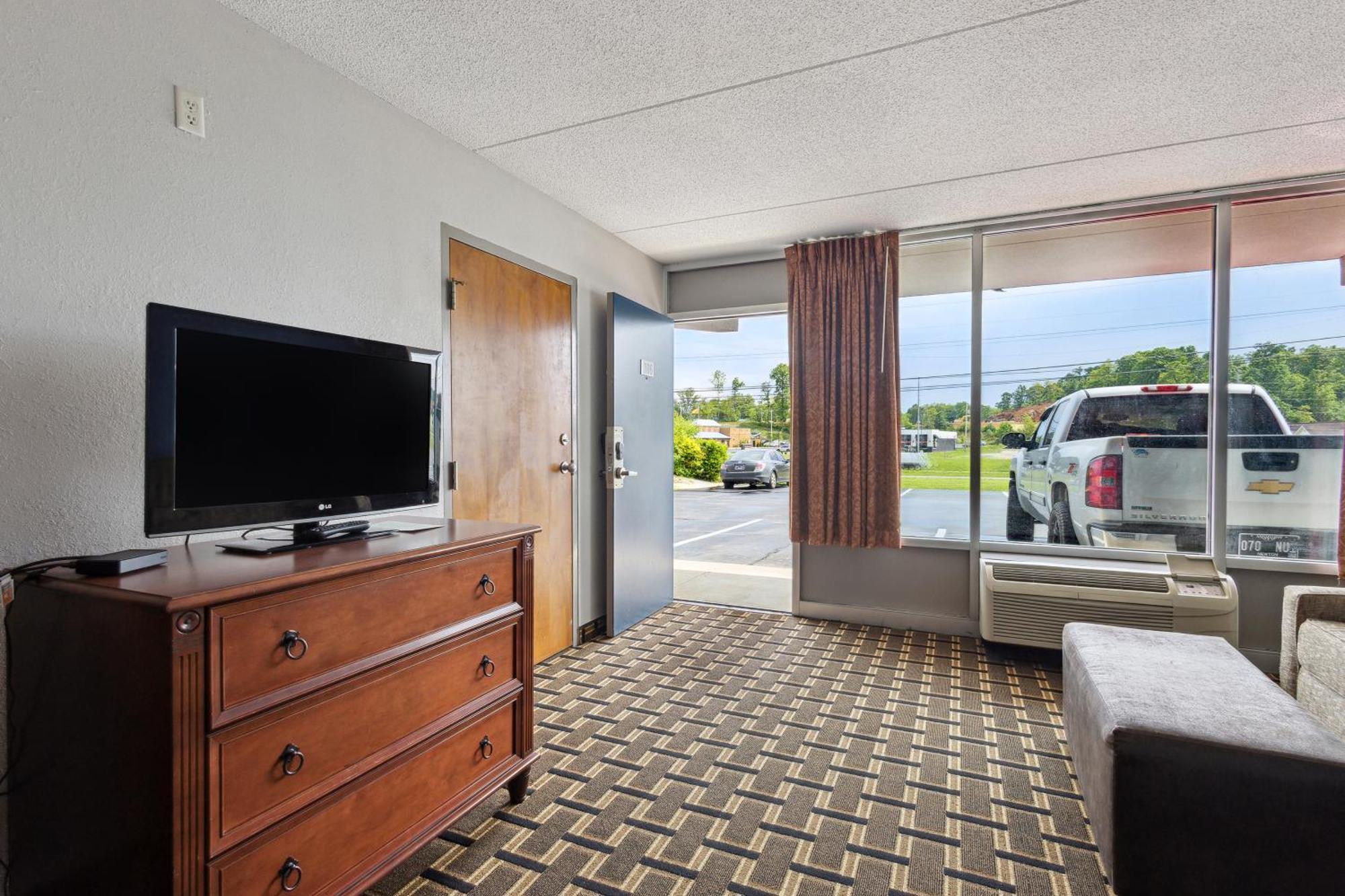 Relax Inn By Oyo Greeneville Near Hwy Us-321 Eksteriør billede